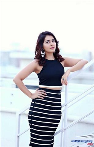 Rashi Khanna latest stills