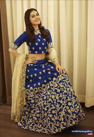 Rashi Khanna latest stills