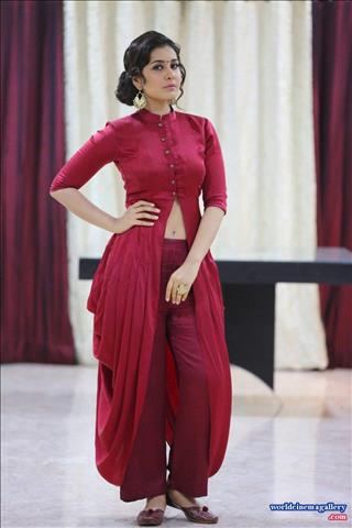 Rashi Khanna latest stills