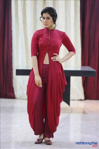 Rashi Khanna latest stills