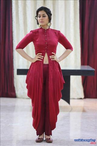 Rashi Khanna latest stills