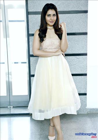 Rashi Khanna latest stills