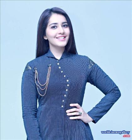 Rashi Khanna latest stills