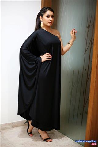 Rashi Khanna latest stills