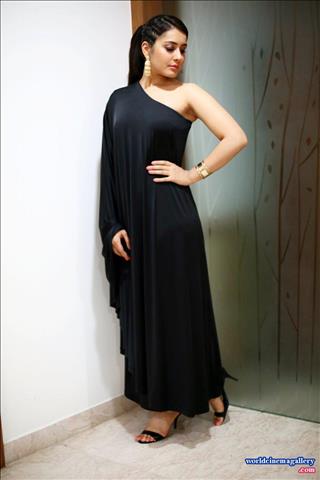 Rashi Khanna latest stills