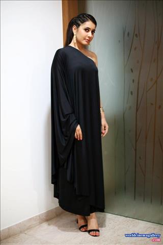 Rashi Khanna latest stills