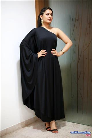 Rashi Khanna latest stills