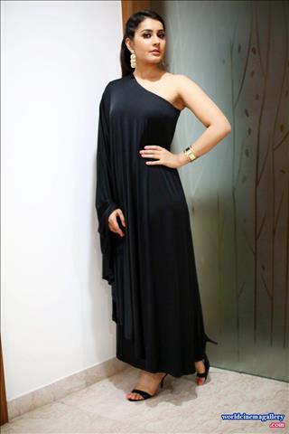 Rashi Khanna latest stills