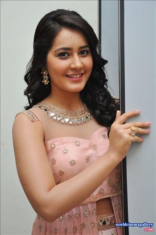 Rashi Khanna stills at Bengal Tiger