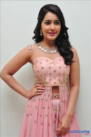 Rashi Khanna stills at Bengal Tiger