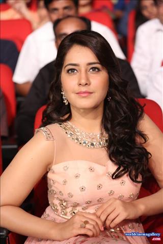 Rashi Khanna stills at Bengal Tiger