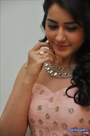 Rashi Khanna stills at Bengal Tiger