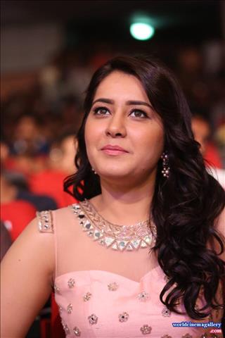 Rashi Khanna stills at Bengal Tiger