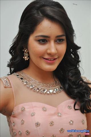 Rashi Khanna stills at Bengal Tiger