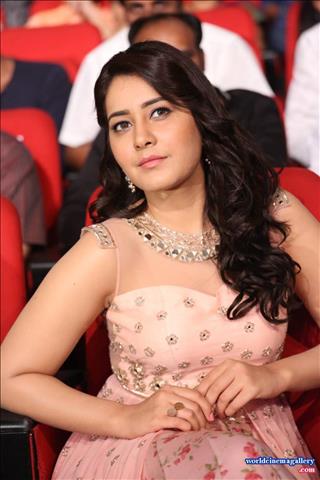 Rashi Khanna stills at Bengal Tiger