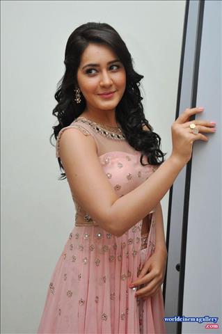 Rashi Khanna stills at Bengal Tiger