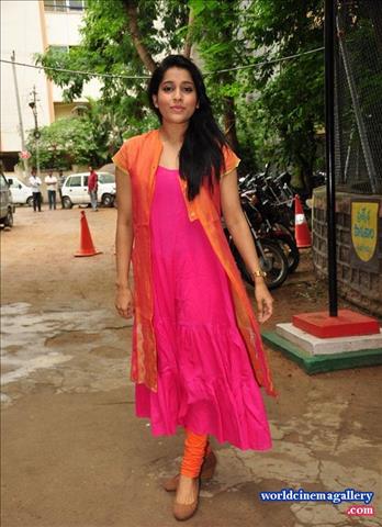 Rashmi Gautam Latest Hot Stills In Pink Saree