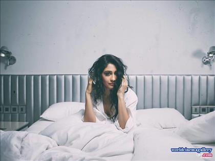 Regina Cassandra Hot Stills