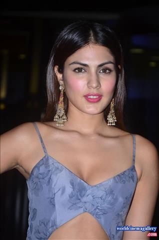 Rhea Chakraborty Hot at filmfare