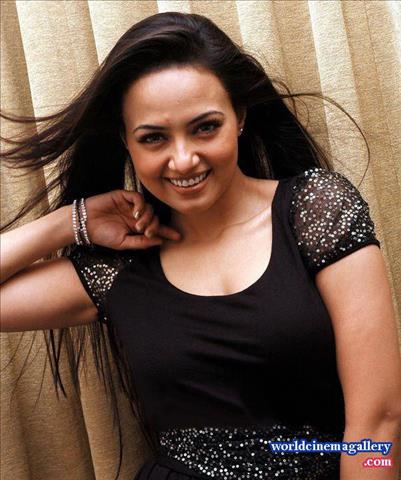 Sana Khan Hot navel show stills