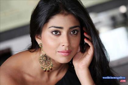 Shirya Saran Hot Stills at Pavitra Movie