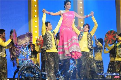 Shriya Saran Dance Photos At Mirchi Music Awards 2013