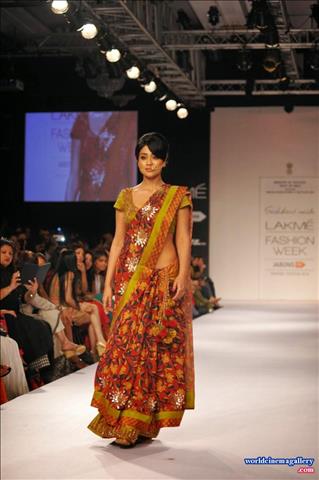 Shriya Saran in Lakme Fashion Week Winter Festive 2014