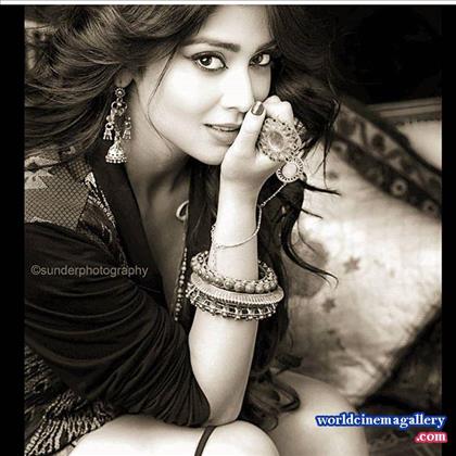 Shriya Saran in Naragasooran movie stills