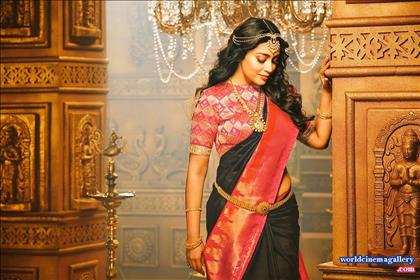 Shriya Saran in Naragasooran movie stills