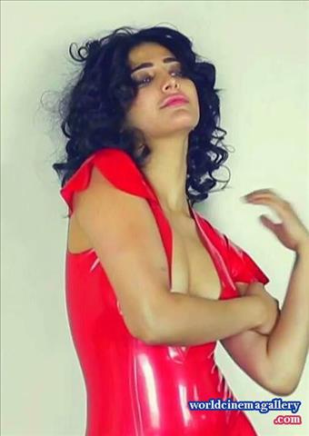 Shruthi Haasan Hot Stills  - World Cinema Gallery