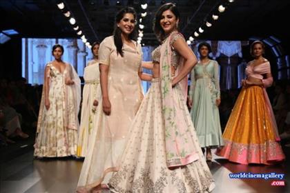 Shruthi Haasan Hot Stills  - World Cinema Gallery