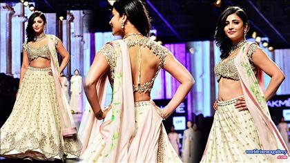 Shruthi Haasan Hot Stills  - World Cinema Gallery