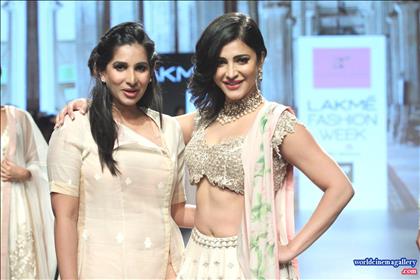 Shruthi Haasan Hot Stills  - World Cinema Gallery