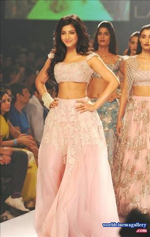 Shruthi Haasan Hot Stills  - World Cinema Gallery