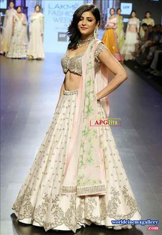 Shruthi Haasan Hot Stills  - World Cinema Gallery