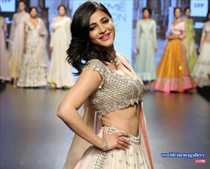 Shruthi Haasan Hot Stills  - World Cinema Gallery