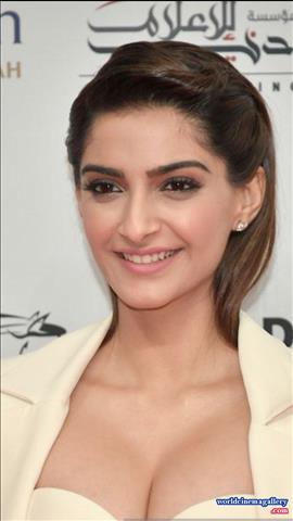 Sonam Kapoor Photo Stills at Dubai International film festival