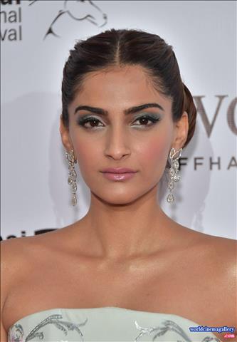Sonam Kapoor Photo Stills at Dubai International film festival