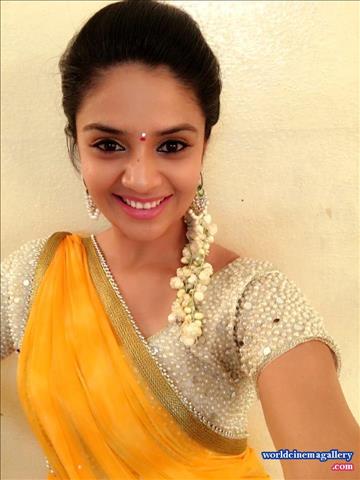 Sreemukhi Cute in Yellow Saree 