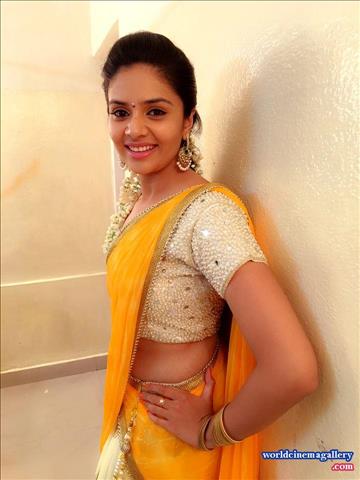Sreemukhi Cute in Yellow Saree 