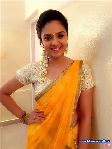 Sreemukhi Cute in Yellow Saree 