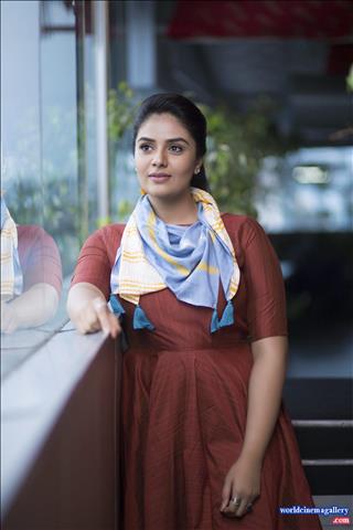 Sreemukhi latest Photoshoot Stills