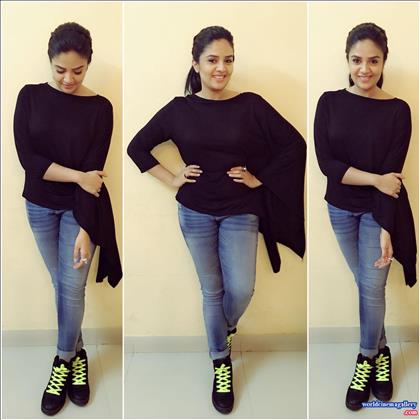 Sreemukhi latest Photoshoot Stills