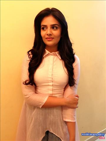 Sreemukhi latest Photoshoot Stills