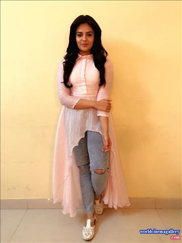 Sreemukhi latest Photoshoot Stills