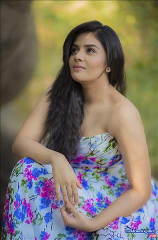 Sreemukhi latest Photoshoot Stills 