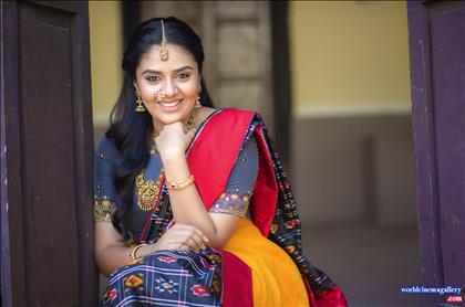 Sreemukhi latest Royal looks for GoldRush Stills