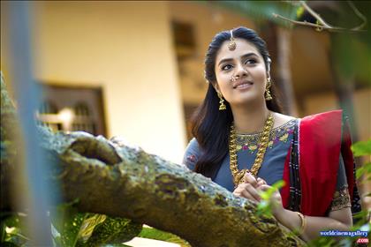 Sreemukhi latest Royal looks for GoldRush Stills