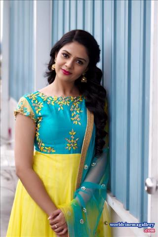 Sreemukhi latest stills in Blue Salwar 2
