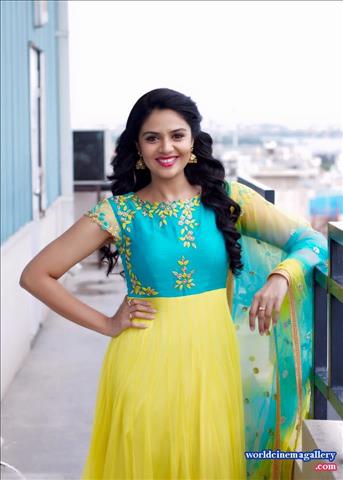 Sreemukhi latest stills in Blue Salwar 2